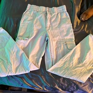 Cream button pants, hardly worn, has deep pockets on both sides and on legs